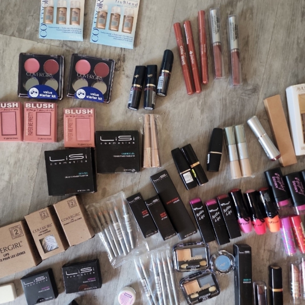 Lot makeup - Picture 3 of 8